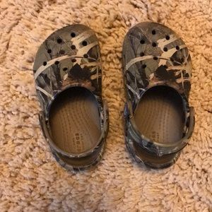 Camo children’s crocs size C6